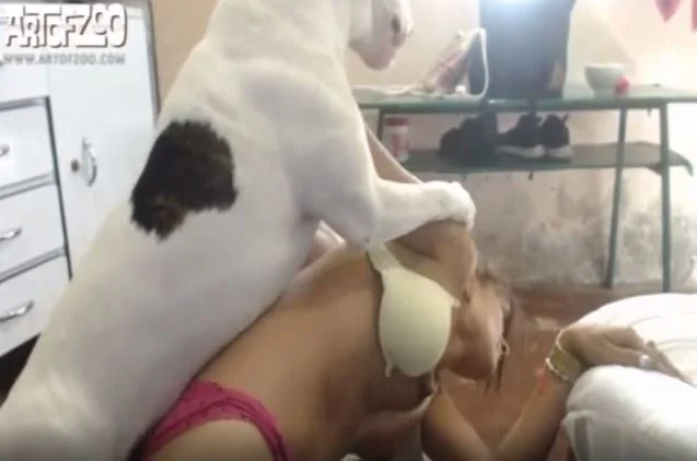 La bestia blanca muestra su destreza para follar con una MILF