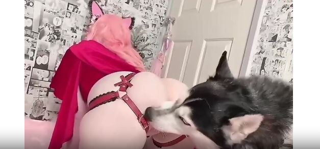 Addictive blonde likes playing with her dog in sexual kinks.mp4