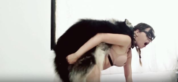 Naked cam slut plays with the dog dick in excellent home perversions.mp4
