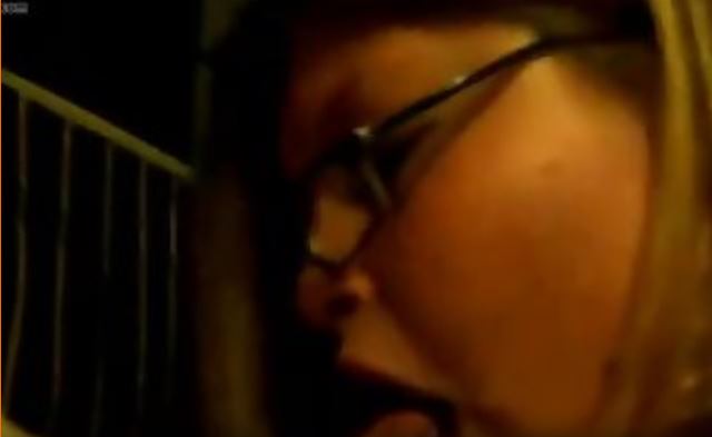 Juices Splaying Out Her Fingers Rubbing The Knot Making.mp4