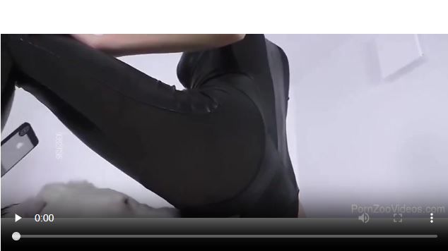 Skinny broad gets her pussy enlarged in scenes of home zoophilia.mp4