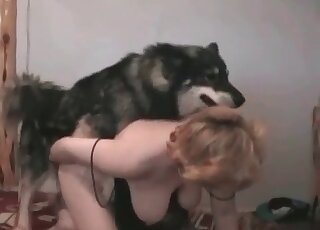Alluring mature slut waits until her pet dog fucks her needy twa